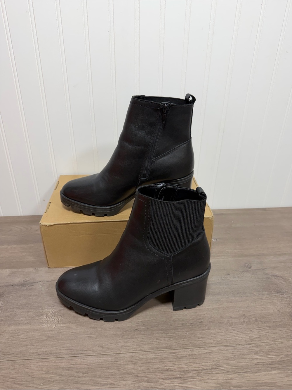 Naturalizer Black Heeled Boots with Chunky Heel and Elastic Panels